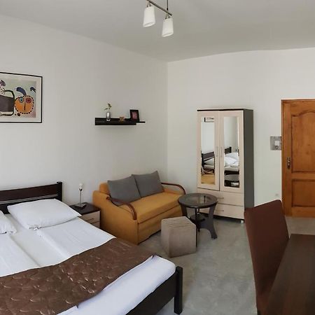 Aquarius Vendeghaz Hotell Szeged Exteriör bild