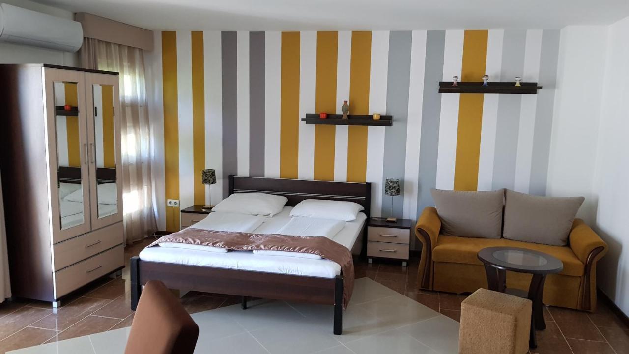 Aquarius Vendeghaz Hotell Szeged Exteriör bild