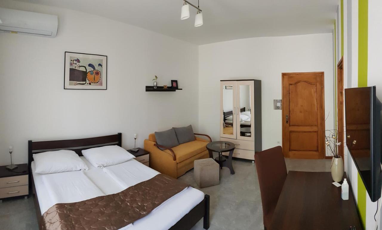 Aquarius Vendeghaz Hotell Szeged Exteriör bild