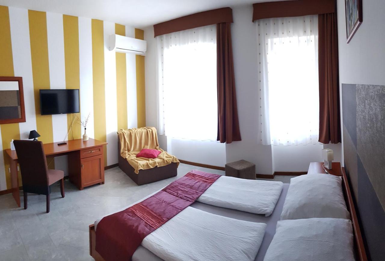 Aquarius Vendeghaz Hotell Szeged Exteriör bild