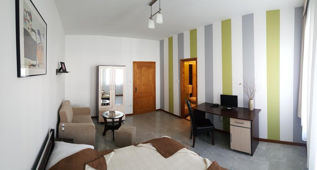 Aquarius Vendeghaz Hotell Szeged Exteriör bild