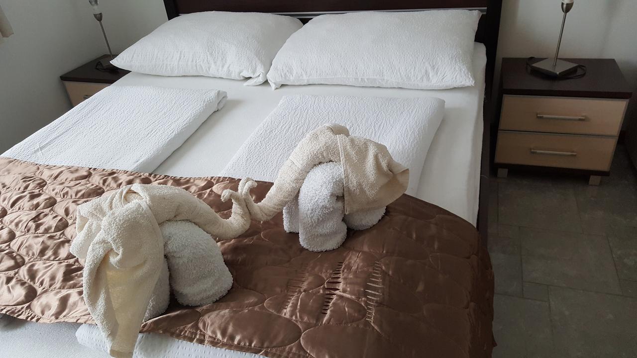 Aquarius Vendeghaz Hotell Szeged Exteriör bild