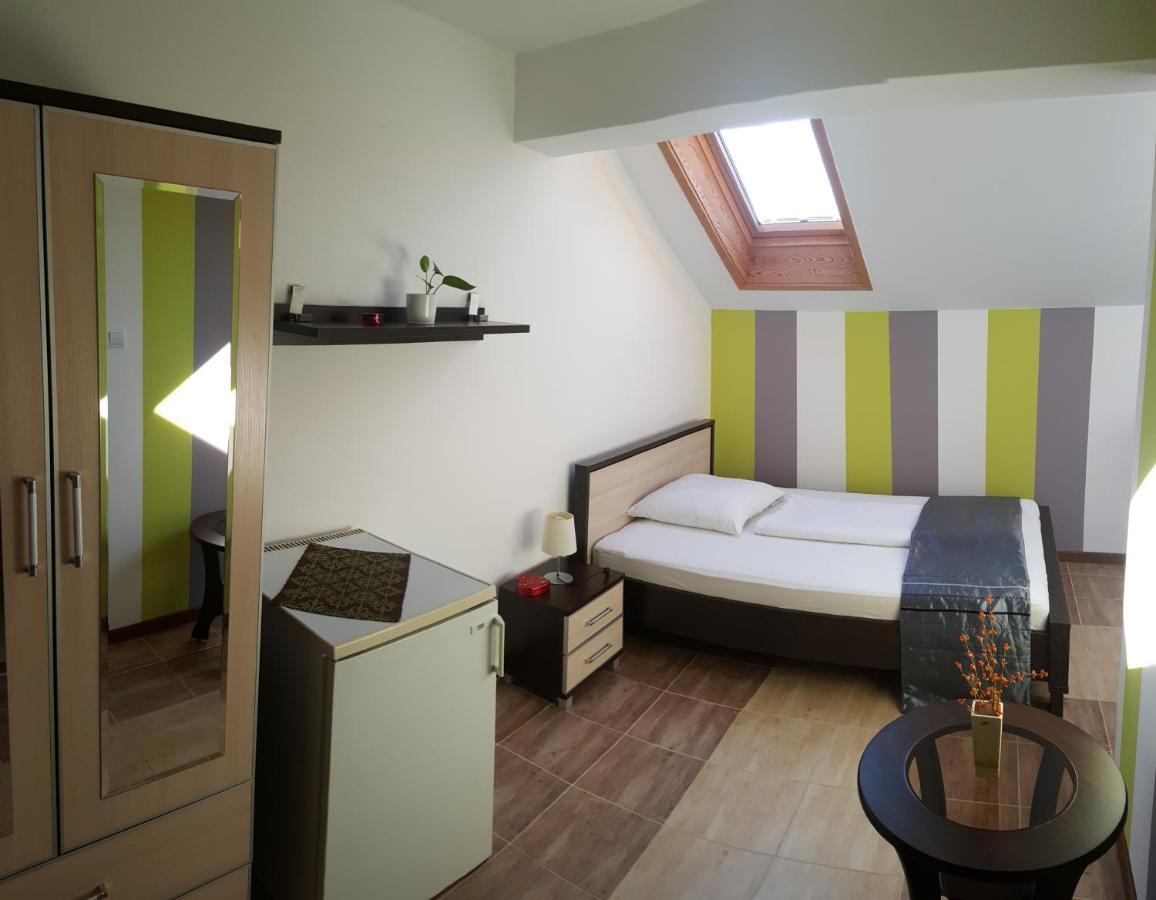 Aquarius Vendeghaz Hotell Szeged Exteriör bild