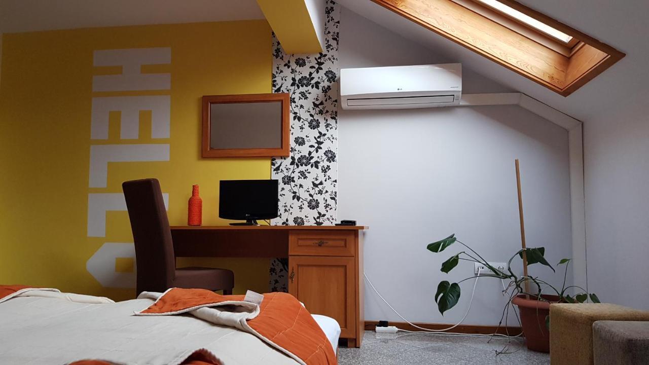 Aquarius Vendeghaz Hotell Szeged Exteriör bild