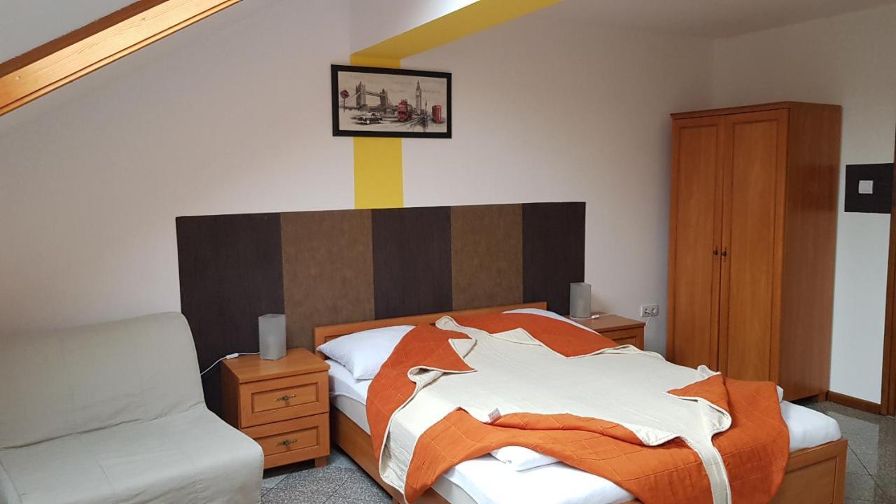 Aquarius Vendeghaz Hotell Szeged Exteriör bild